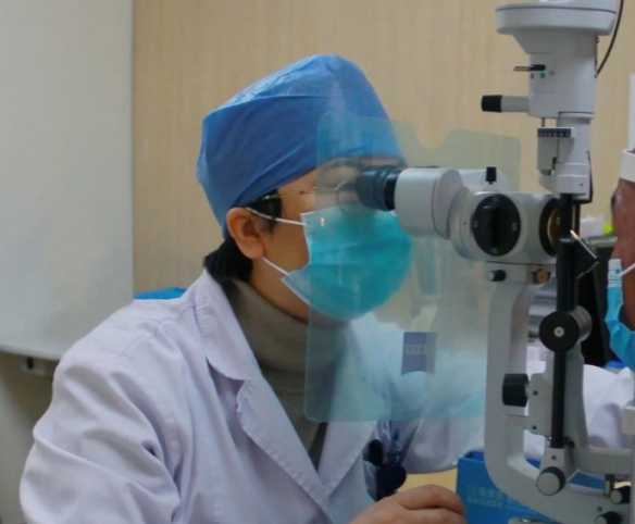 考研生用眼过度视网膜裂孔！高发于高度近视或中老年人